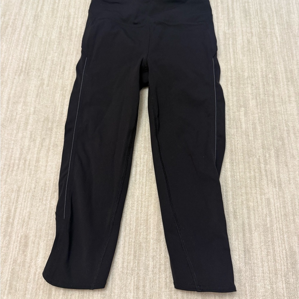 Lululemon Black Athletic Cropped Leggings, size 2